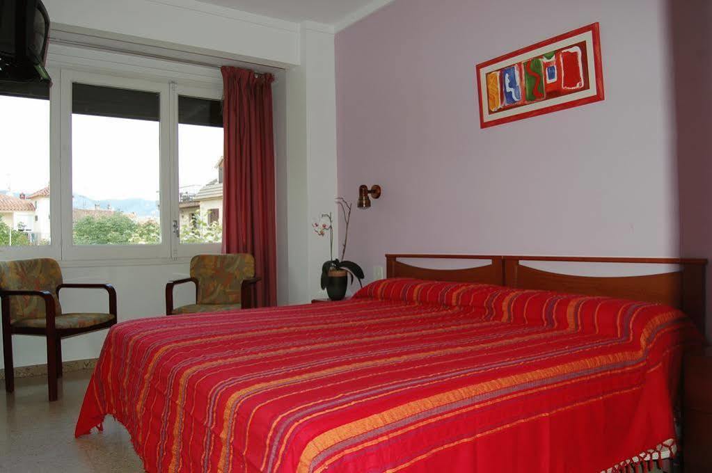 Hostal Torras Sant Hilari Sacalm Exterior foto