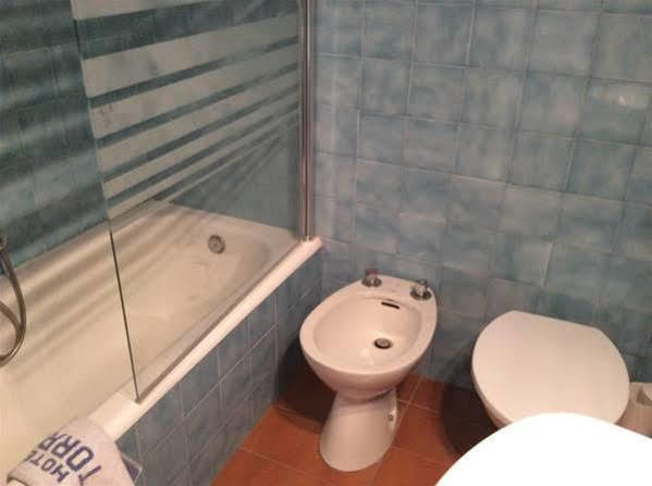 Hostal Torras Sant Hilari Sacalm Exterior foto