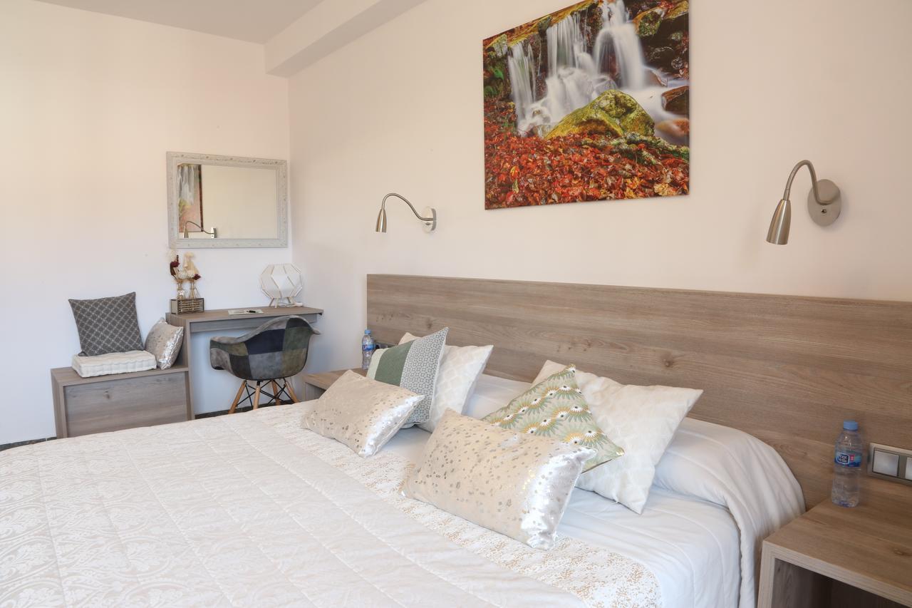 Hostal Torras Sant Hilari Sacalm Exterior foto
